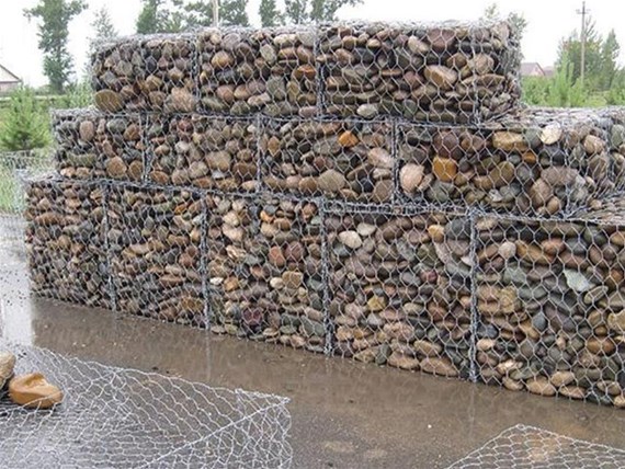 用石籠網做擋土墻有哪些好處？施工時要注意哪些問題？